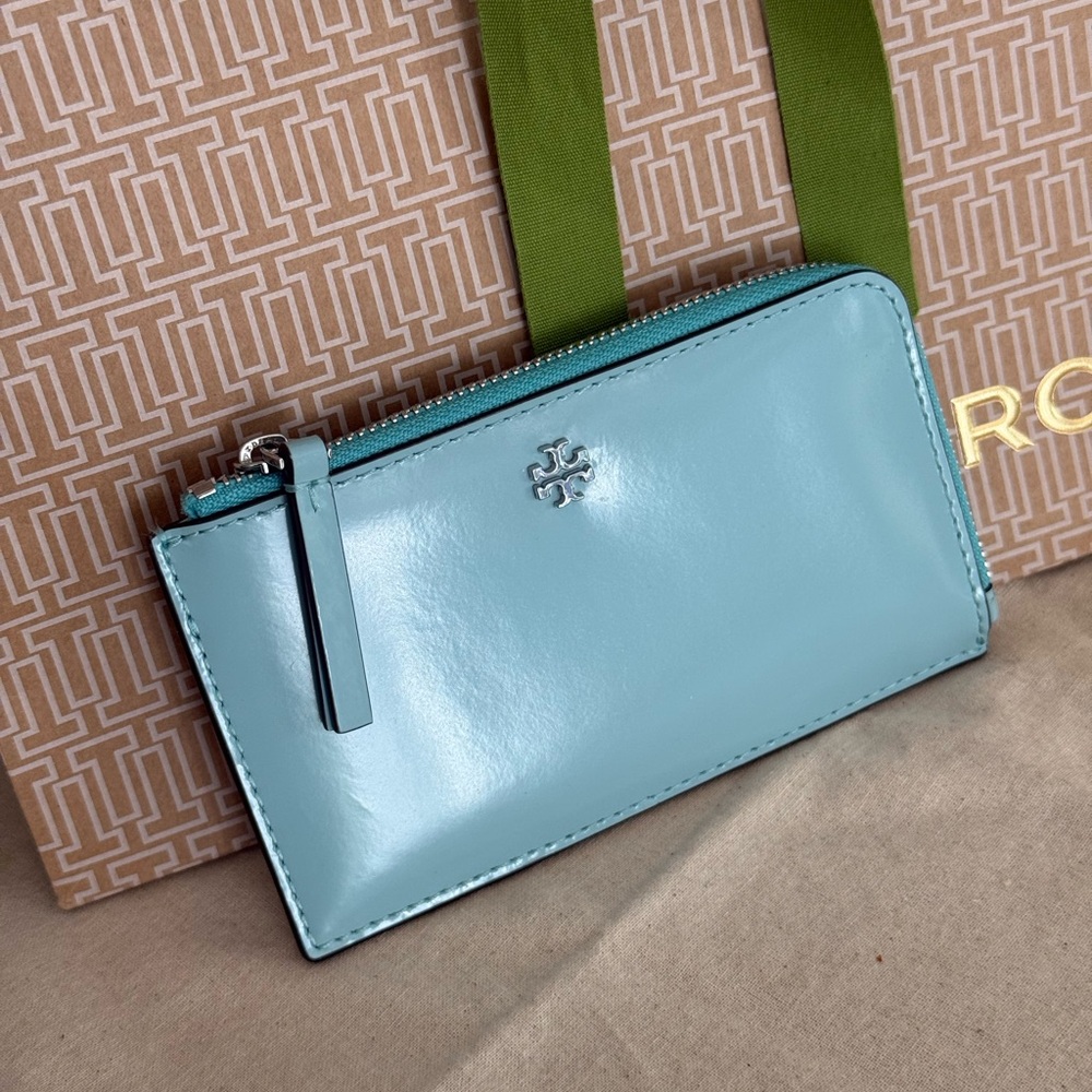 New Tory Burch BLAKE PATENT ZIP CARD CASE  ANGEL BLUE - Picture 5 of 5